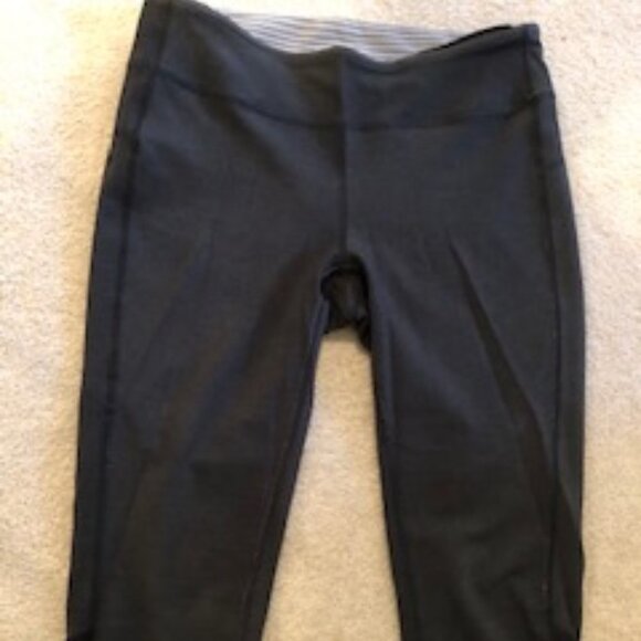 New Balance Achieve Reversible Mid Rise Crop Leggings in Stripes/Solid Gray Sz L - Picture 5 of 7